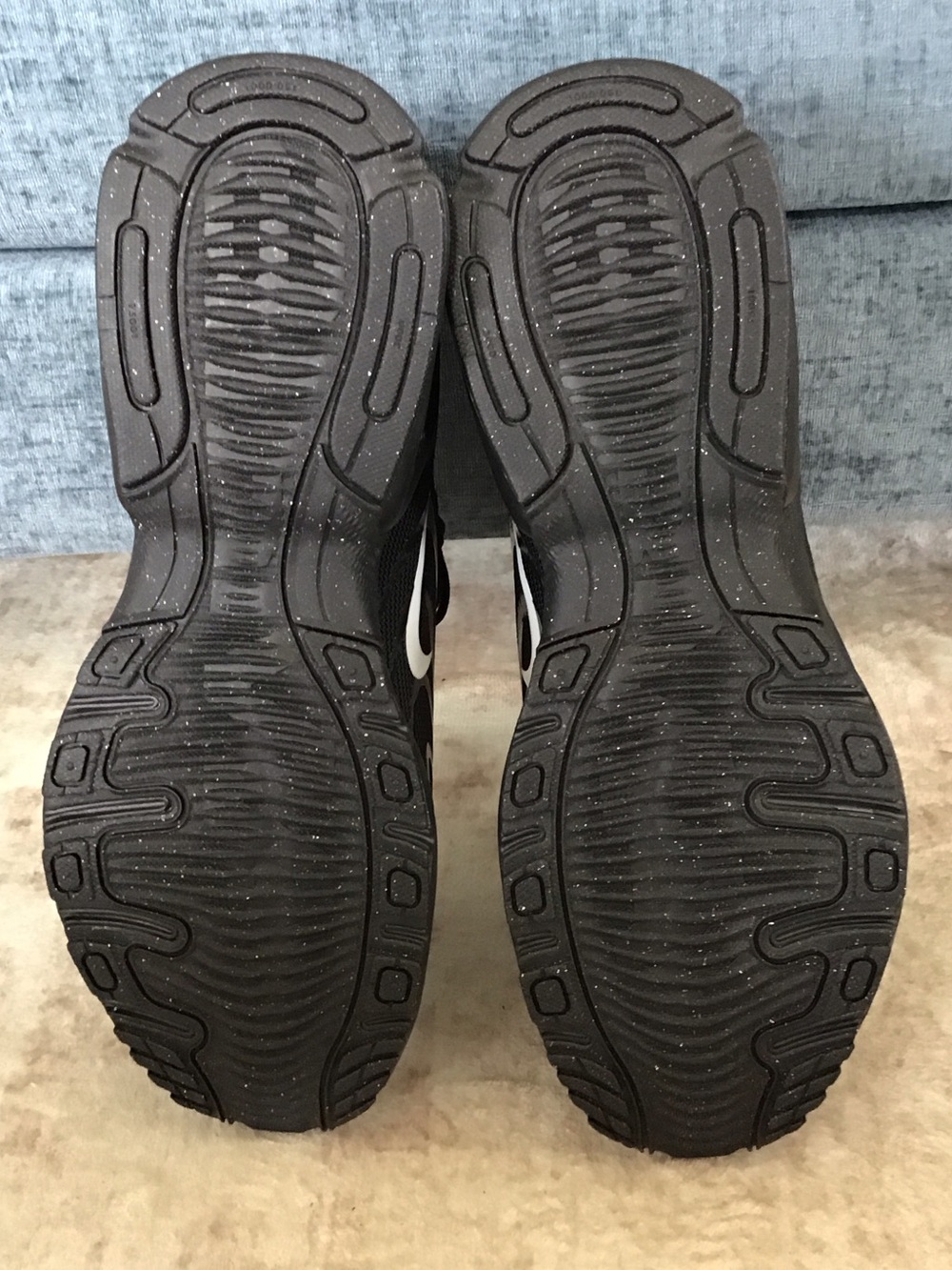 Nike Men’s Black Air Max Fire Low-Top Sneakers - Picture 6 of 7